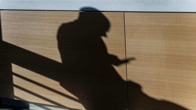 Umfrage: Mehrheit checkt st&uuml;ndlich das Handy