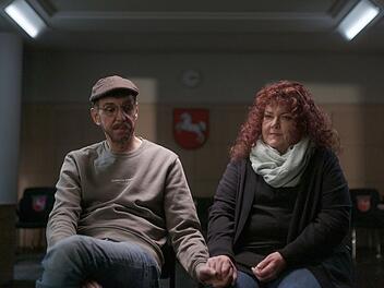 "Der Fall Josephine R. - Eine Familie am Abgrund" Josephines Mutter Ramona R. (rechts) und ihr Stiefvater Thorsten R. wurden schwerer Sexual- und Gewalttaten beschuldigt.