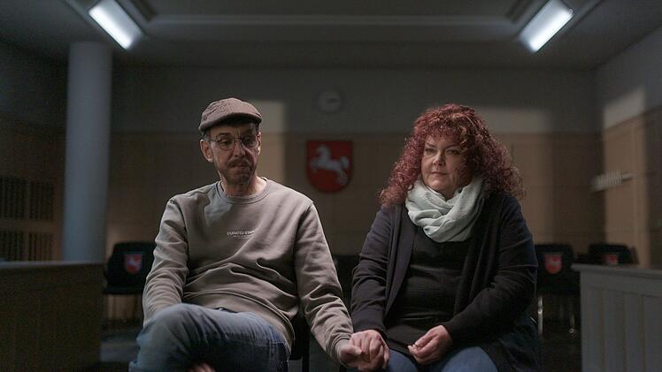 Josephines Mutter Ramona R. (rechts) und ihr Stiefvater Thorsten R. wurden schwerer Sexual- und Gewalttaten beschuldigt.