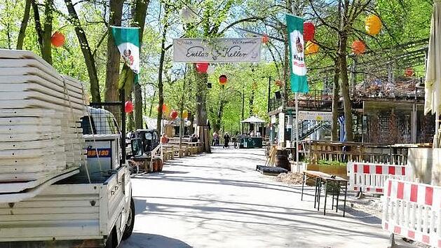 Die Vorbereitungen für die fünfte Jahreszeit in Erlangen sind in vollem Gange.  Fotos: Nikolas Pelke