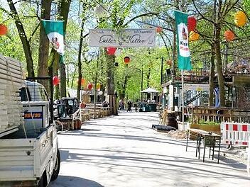 Die Vorbereitungen für die fünfte Jahreszeit in Erlangen sind in vollem Gange.  Fotos: Nikolas Pelke