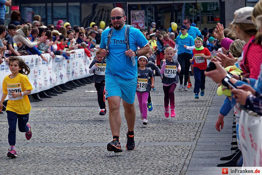 Weltkulturerbelauf 2017 in Bamberg: Der Zieleinlauf am Maxplatz