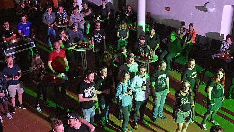 Rund 120 Besucher waren zur ersten "Rock the Hall"-Nacht des Kulturamts Haßfurt live in die Stadthalle in Haßfurt gekommen.