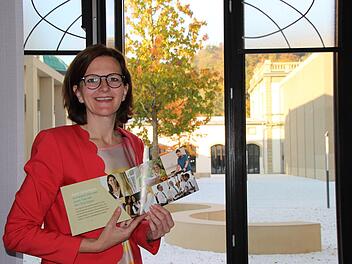 Kurdirektorin Sylvie Thormann arbeitet in ihrem Büro im Luitpoldbad vor schöner Kulisse. Auch sonst will sich die Staatsbad GmbH als attraktiver Arbeitgeber positionieren. Benedikt Borst