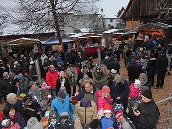 Der Hausener Weihnachtsmarkt im Greifenhof Foto: Mathias Erlwein