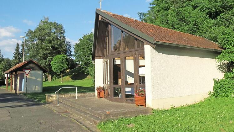 Das "Käppala" am Dorfplatz soll im Zuge der Dorferneuerung einen barrierefreien Zugang erhalten. Foto: Adelheid Waschka