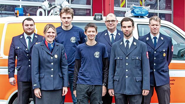 Die Bad Br&uuml;ckenauer Feuerwehrjugend hat nun auch offizielle Sprecher; von links: Florian &Uuml;belacker, Alisa Kn&uuml;ttel, Jugendsprecher Linus Hildmann, sein Stellvertreter Leon Kammerer, Markus Bott, Maximilian Spahn und Florian Dorn.