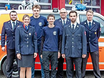 Die Bad Brückenauer Feuerwehrjugend hat nun auch offizielle Sprecher; von links: Florian Übelacker, Alisa Knüttel, Jugendsprecher Linus Hildmann, sein Stellvertreter Leon Kammerer, Markus Bott, Maximilian Spahn und Florian Dorn.