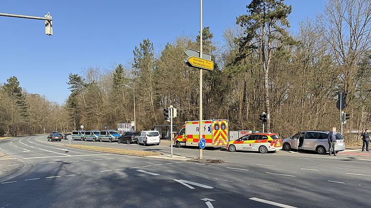 Bedrohungslage in Wohnhaus: Spezialkräfte der Polizei im Einsatz