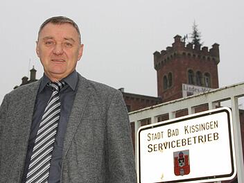 Jürgen Kober, Leiter des Servicebetriebes der Stadt Bad Kissingen, hofft, dass die Sanierung der Lindesmühle bald starten kann, damit sich die Arbeitsbedingungen seiner Kollegen deutlich verbessern. Fotos: Ralf Ruppert