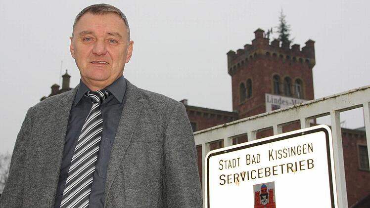 Jürgen Kober, Leiter des Servicebetriebes der Stadt Bad Kissingen, hofft, dass die Sanierung der Lindesmühle bald starten kann, damit sich die Arbeitsbedingungen seiner Kollegen deutlich verbessern. Fotos: Ralf Ruppert