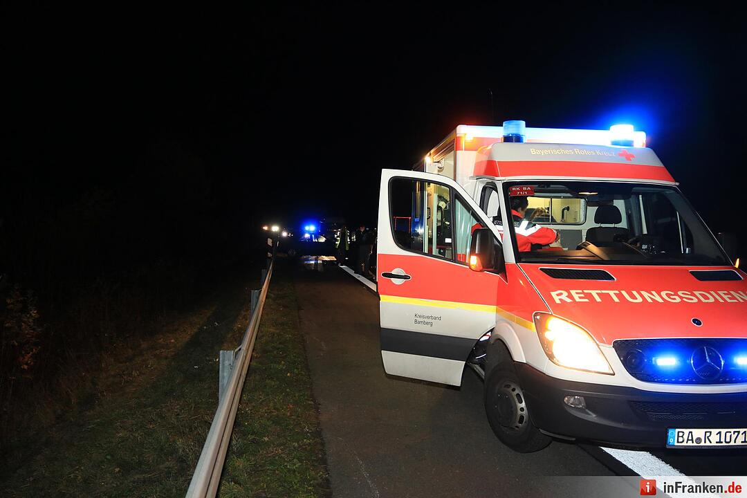 Sessel auf A73 sorgt für Unfall