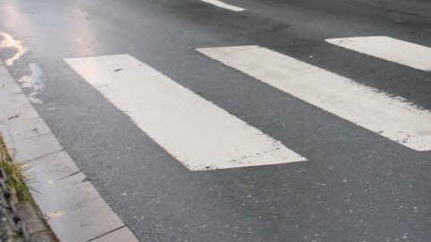 In Coburg hat jemand einen Zebrastreifen gemalt. Symbolbild: Josef Hofbauer