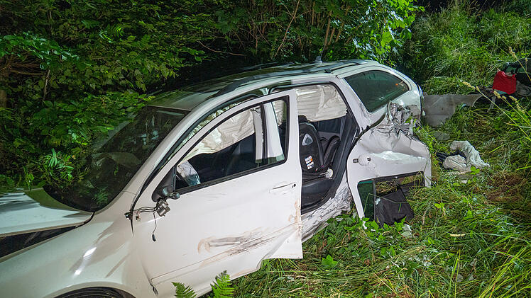 Riskantes &Uuml;berholman&ouml;ver: Zusammensto&szlig; zweier Autos auf B505