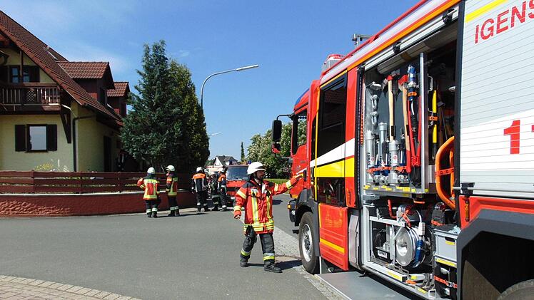 Die Feuerwehren vor Ort in Stöckach Foto: Petra Malbrich