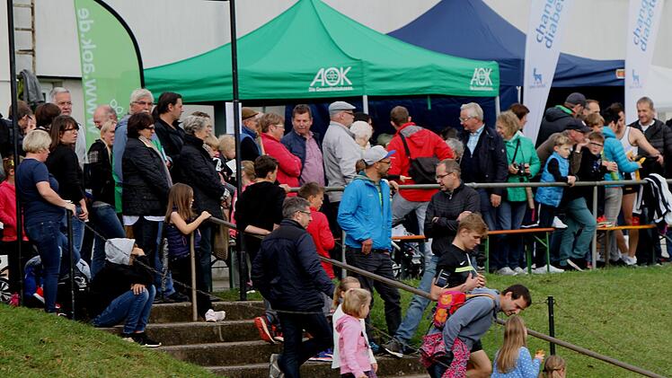 Viele Zuschauer verfolgten im "Winkelberg-Stadion" das Lauf-Event.