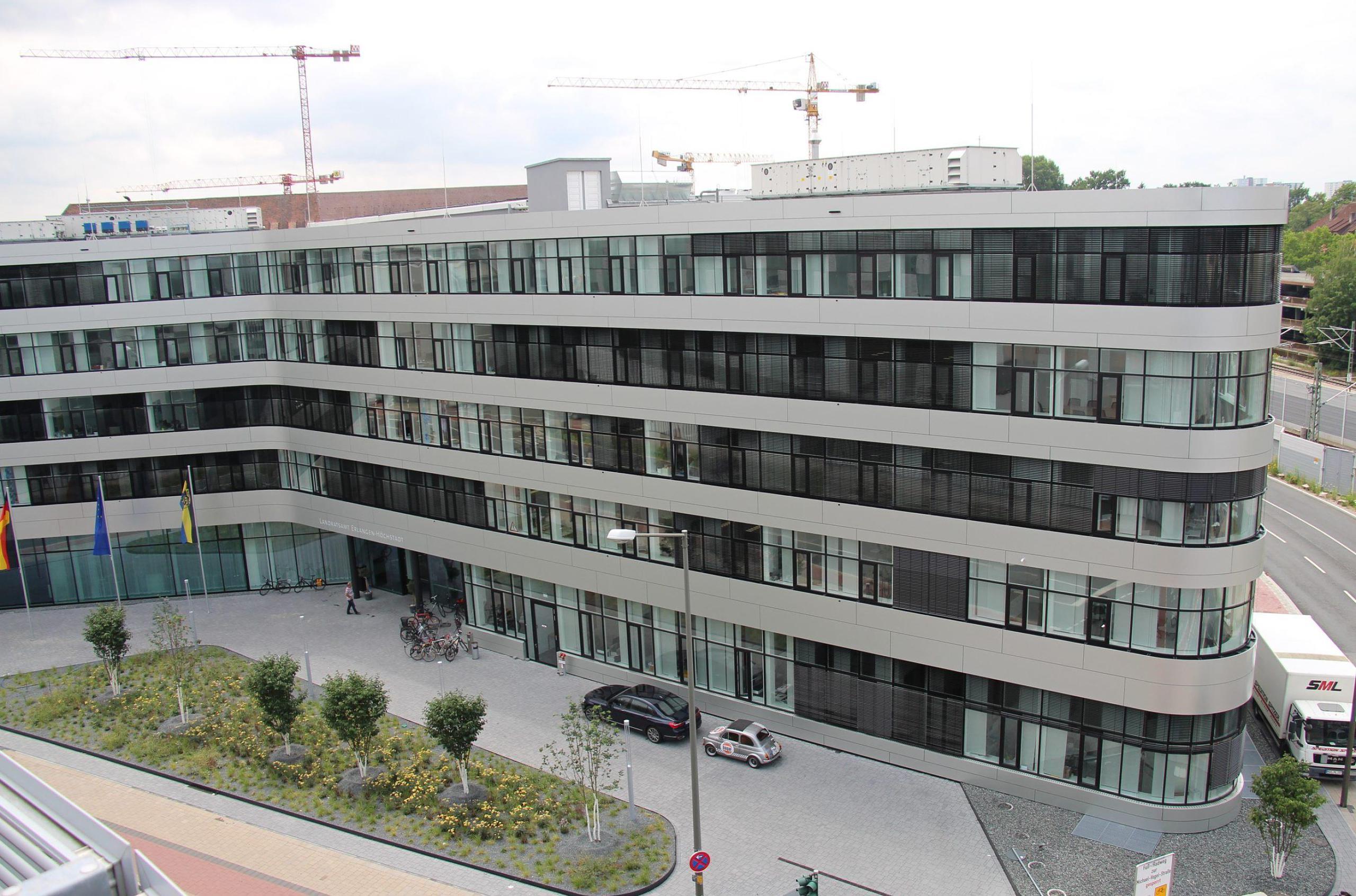 Neues Landratsamt ErlangenHöchstadt ist eingeweiht