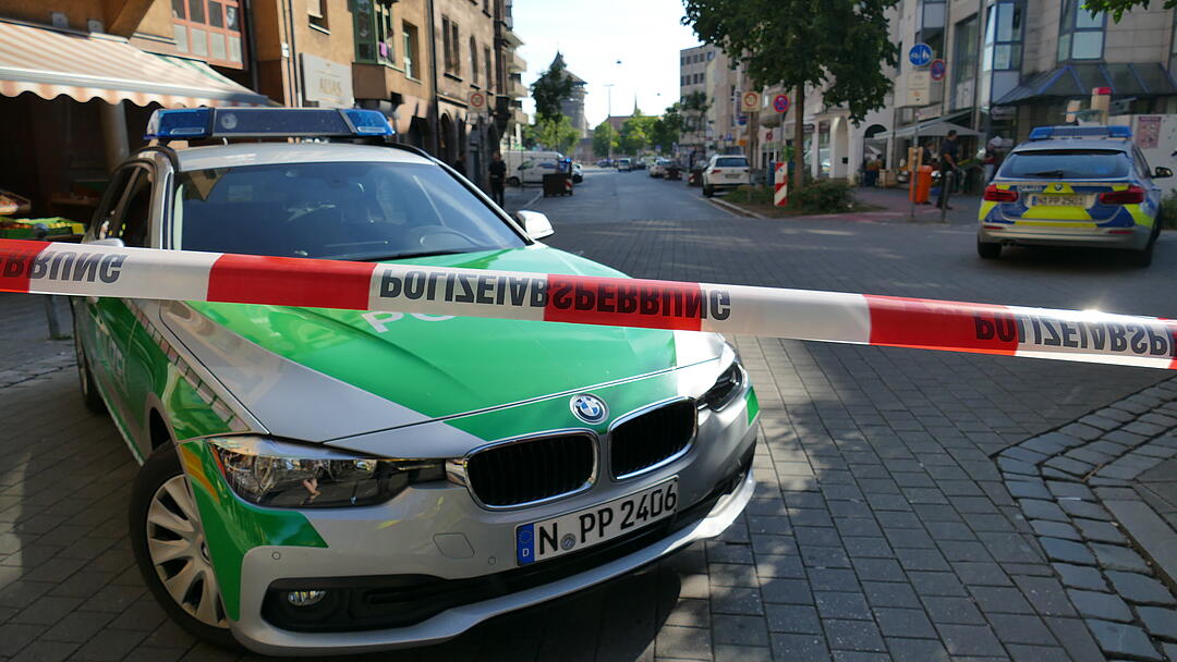 Großeinsatz in Nürnberg: Polizei fahndet nach Flüchtigem