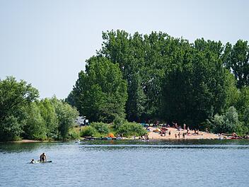 Breiteng&uuml;&szlig;bach: Badesee von starker Algenentwicklung betroffen - Beh&ouml;rde spricht Verbot aus
