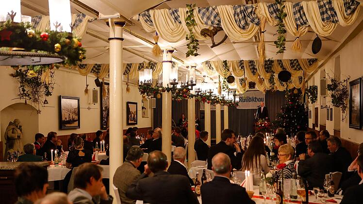Im Mönchshof-Bräuhaus feierte die Bayerische Rundschau ihr 115-jähriges Bestehen.  Vor zahlreichen geladenen Gästen skizzierte Walter Schweinsberg, Geschäftsführer der Mediengruppe Oberfranken, die Strategien für eine Fortführung der Erfolgsgeschichte.Matthias Hoch