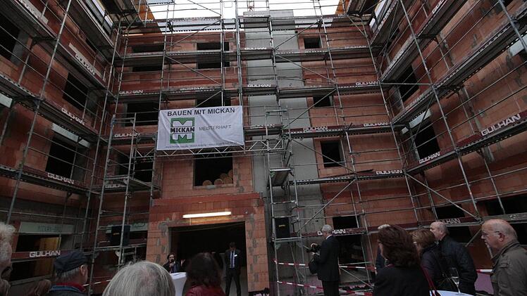 Im neuen Seniorenzentrum sollen aktive Senioren ebenso ein Zuhause finden wie schwer pflegebedürftige Menschen. Foto: J. Hofbauer