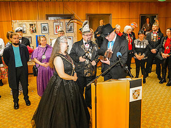 Fasching in Bayreuth offiziell beendet: Rathausschl&uuml;ssel zur&uuml;ckgegeben