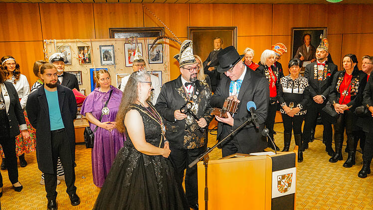 Fasching in Bayreuth offiziell beendet: Rathausschl&uuml;ssel zur&uuml;ckgegeben