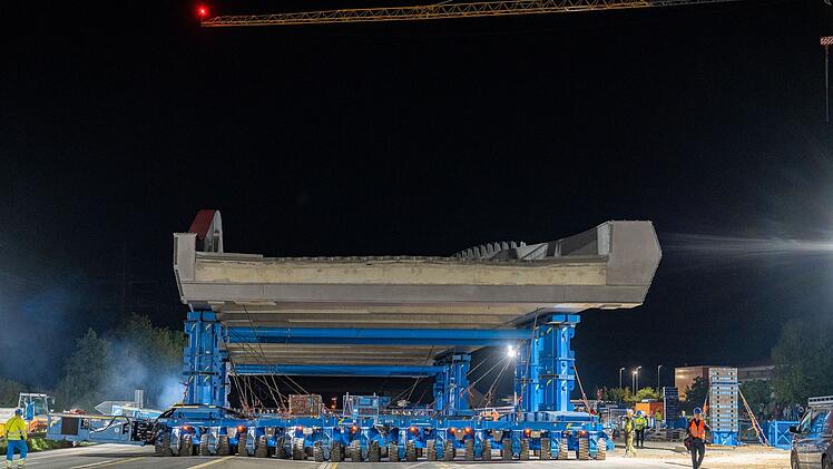 A70 bei Bamberg: Spektakul&auml;re Bilder - neue Br&uuml;cke eingeschoben