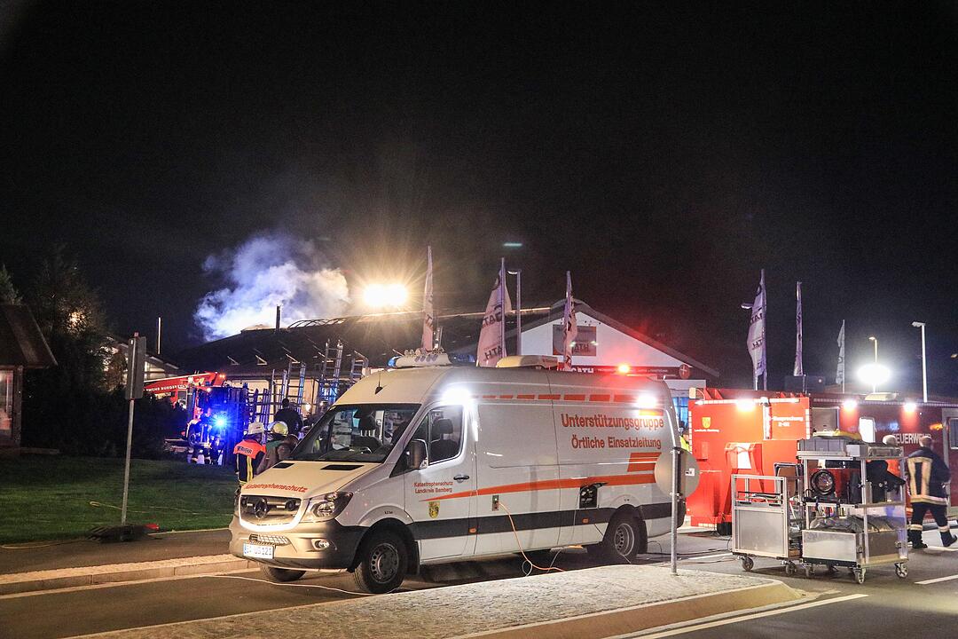 Brand in Elektrofachmarkt fordert Einsatzkräfte