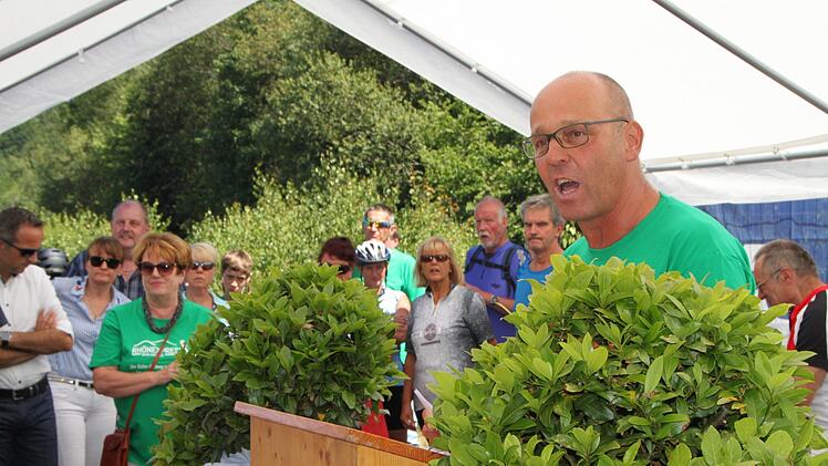 Gerd Kleinhenz, Bürgermeister von Wildflecken, begrüßt die Gäste. Foto: Ulrike Müller