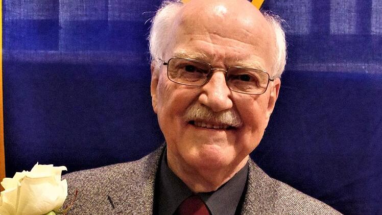Einen Riesenbeifall gab es für Reinhard Wenig, der vierzig Jahre als Chorleiter für den Gesangverein Harmonie 1955 Förtschendorf zur Verfügung steht.Gerd Fleischmann
