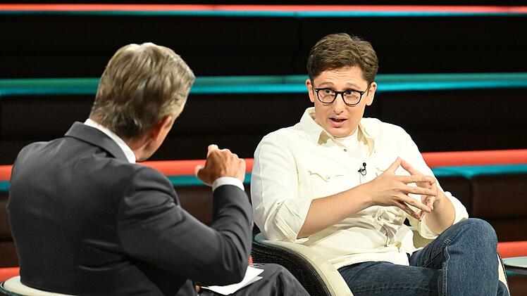 ZDF-Moderator Markus Lanz (l.) lockte den Juso-Vorsitzenden Philipp T&uuml;rmer aus der Reserve.