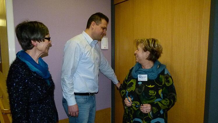 Margaretha Wagner, Alexander Sieber und Monika Schauer auf dem Weg zu einem der zwölf Patienten in der Palliativstation.