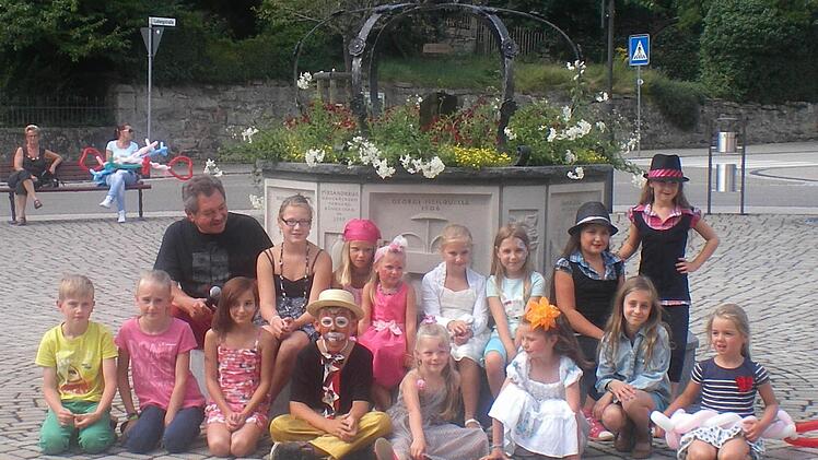 Schon im vergangenen Jahr hatte das Forum eine Modenschau organisiert - hier vor dem Brunnen am Alten Rathaus. Foto: Forum