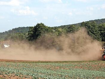 Die Trockenheit machte 2018 den Bauern zu schaffen; hier eine Aufnahme nahe Albersdorf bei Ebern.  Fotos: Eckehard Kiesewetter (Archiv)/Günther Geiling