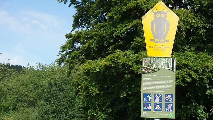 Die Kernzonen des Biosphärenreservates sind gekennzeichnet. Der Wanderer  wird über die Hintergründe aufgeklärt. Foto: Marion Eckert