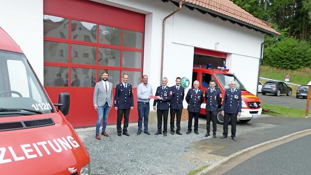 Spenden&uuml;bergabe (von links nach rechts): Christian Ruppert, Daniel Hildner, Dietmar Hildner, Vorsitzender Frank Kremer, Christian Ziegler, Rudolf Geyer, Felix Kremer und Roland Ziegler