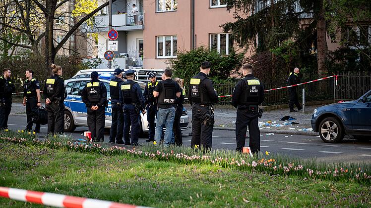 Mann in U-Bahnhof in Berlin erstochen - auch Angreifer stirbt nach Polizeischüssen