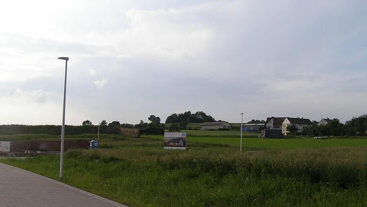 Bis auf fünf sind bereits alle Bauplätze im neuen Baugebiet "Eller IV" verkauft. Die Gemeinde will ein weiteres Baugebiet ausweisen. Darüber informierte der Bürgermeister in der Bürgerversammlung in Oberleichtersbach.Archiv/ Wolfgang Saam