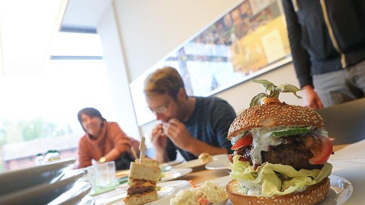 Impressionen vom Oberfranken-Burger-Wettbewerb im Kulmbacher Mupäz Foto: Barbara Herbst