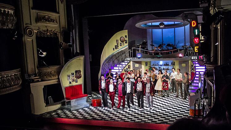 "A Spider Murphy Story": Tosenden Applaus gab es bei der Wiederaufnahme-Premiere des Rock'n'Roll-Musical im Coburger Landestheater.Foto: Jochen Berger