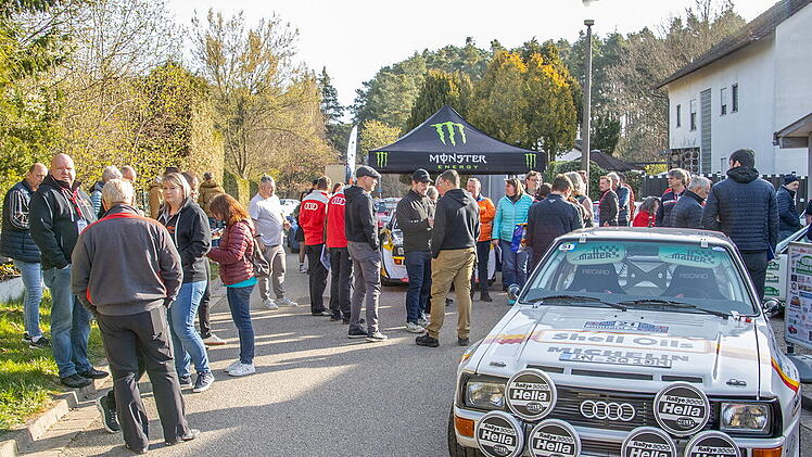 Schwerer Unfall überschattet Rallye in Franken - Teilnehmer wird zum Helden