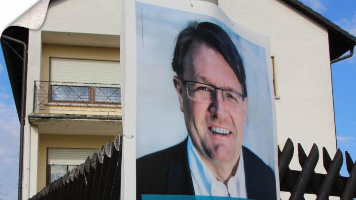 Peter Dorscht grüßte am Dienstag noch vom Straßenrand in Willersdorf. Fotos: Miriam Och