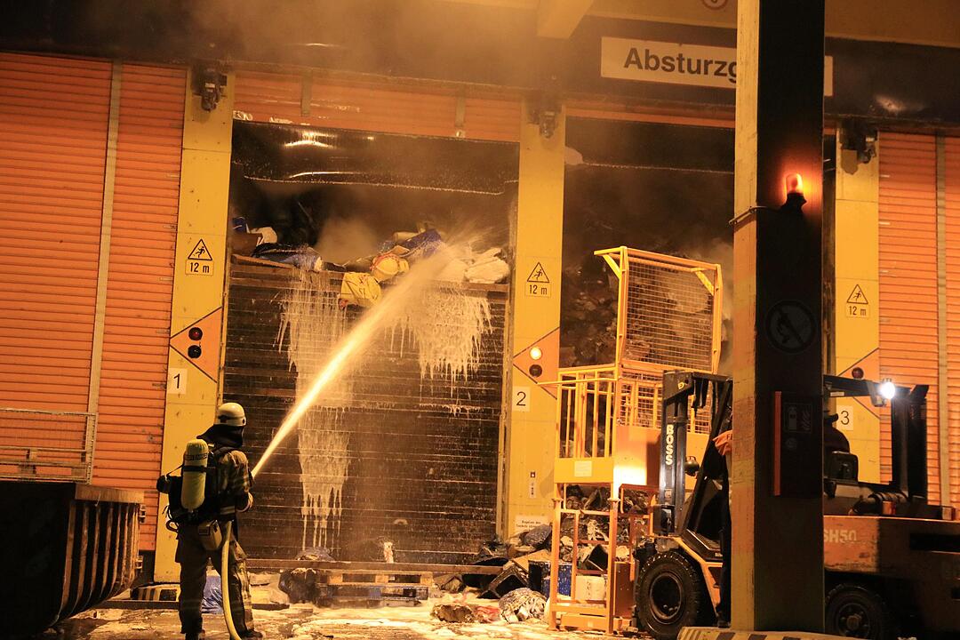 Bamberger Müllheizkraftwerk: Tonnen von Müll geraten am Dienstag in Brand