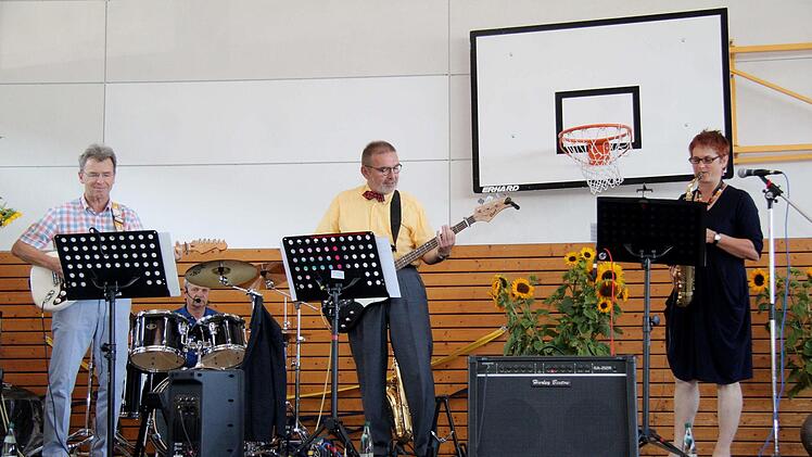 Die Band spielte sehr zum Gefallen der Kinder Rockmusik.