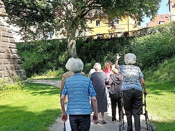 Die Senioren des Katharinenspitals genießen den Ausflug in den Le Perreux-Park.