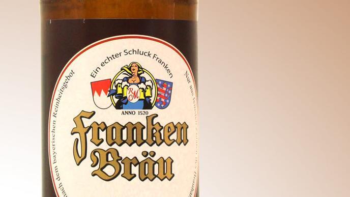 Bierflaschen der Sorte Franken Bräu Pilsner mit Bügelverschluss und  dem Mindeshaltbarkeitsdatum 5. Mai 2020 können in den Supermärkten oder bei der Brauerei zurückgegeben werden.  Marian Hamacher