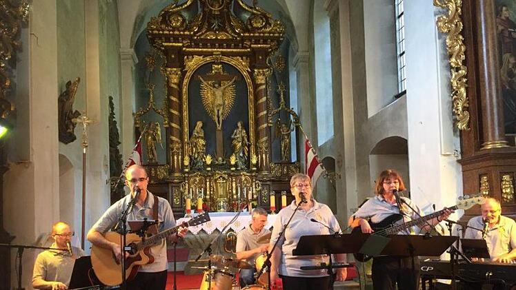 Die christliche Liedermacherband Laetitia begeisterte die Zuhörer in der Barockkirche auf dem Kreuzberg. Foto: Regina Rinke