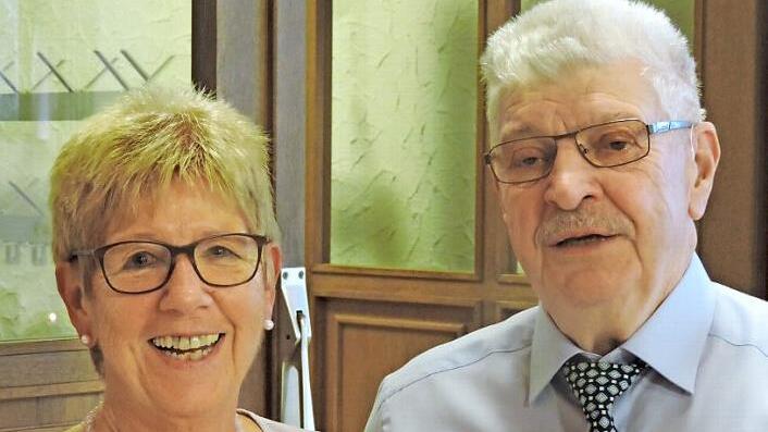 Christa und Gebhard Wehner bei einer Feier im Pfarrheim in Burkardroth. Foto: Jochen Wehner