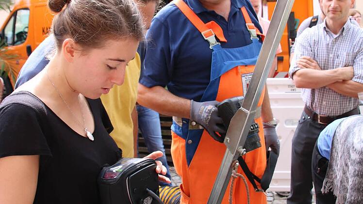 Vor dem Einstieg muss der Gas-Gehalt kontrolliert werden. Foto: Ralf Ruppert